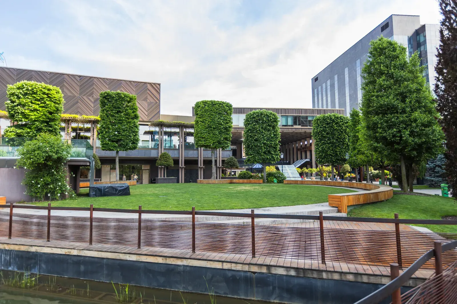 Landscaped green space at a retail plaza